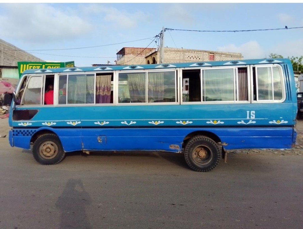 Bus Mitsubishi Rosa 30 places — Excellent état