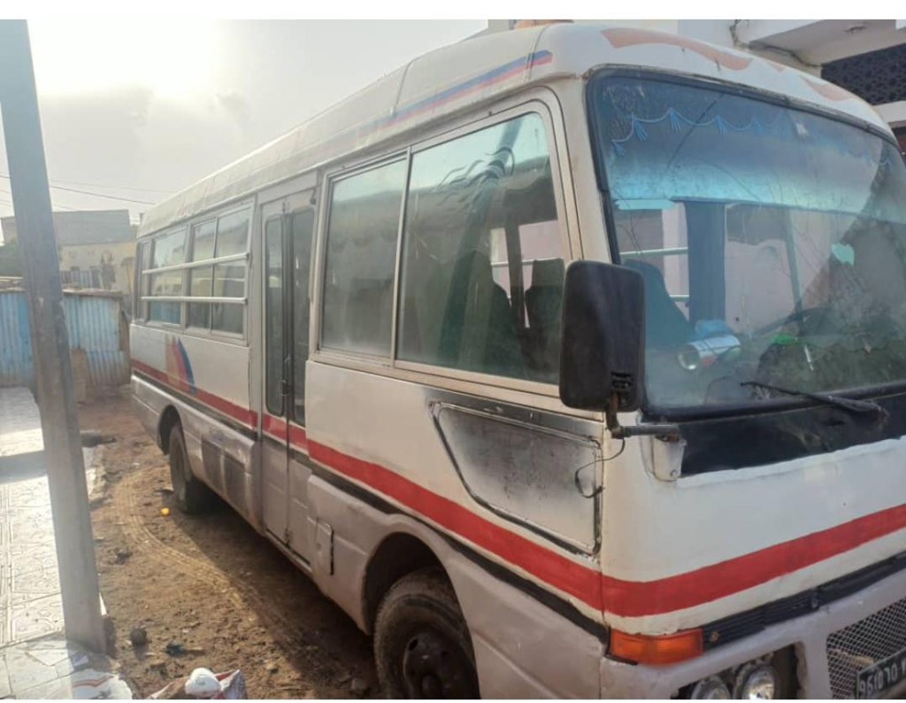 Autobus Mitsubishi Rosa 30 places — Moteur 4D31 diesel
