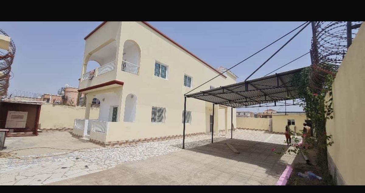 Villa 5 chambres et grand parking à Cité Lotah, en face de l'Ambassade de l'Inde