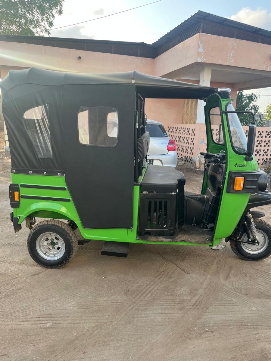 Moto tricycle United essence, fabrication pakistanaise