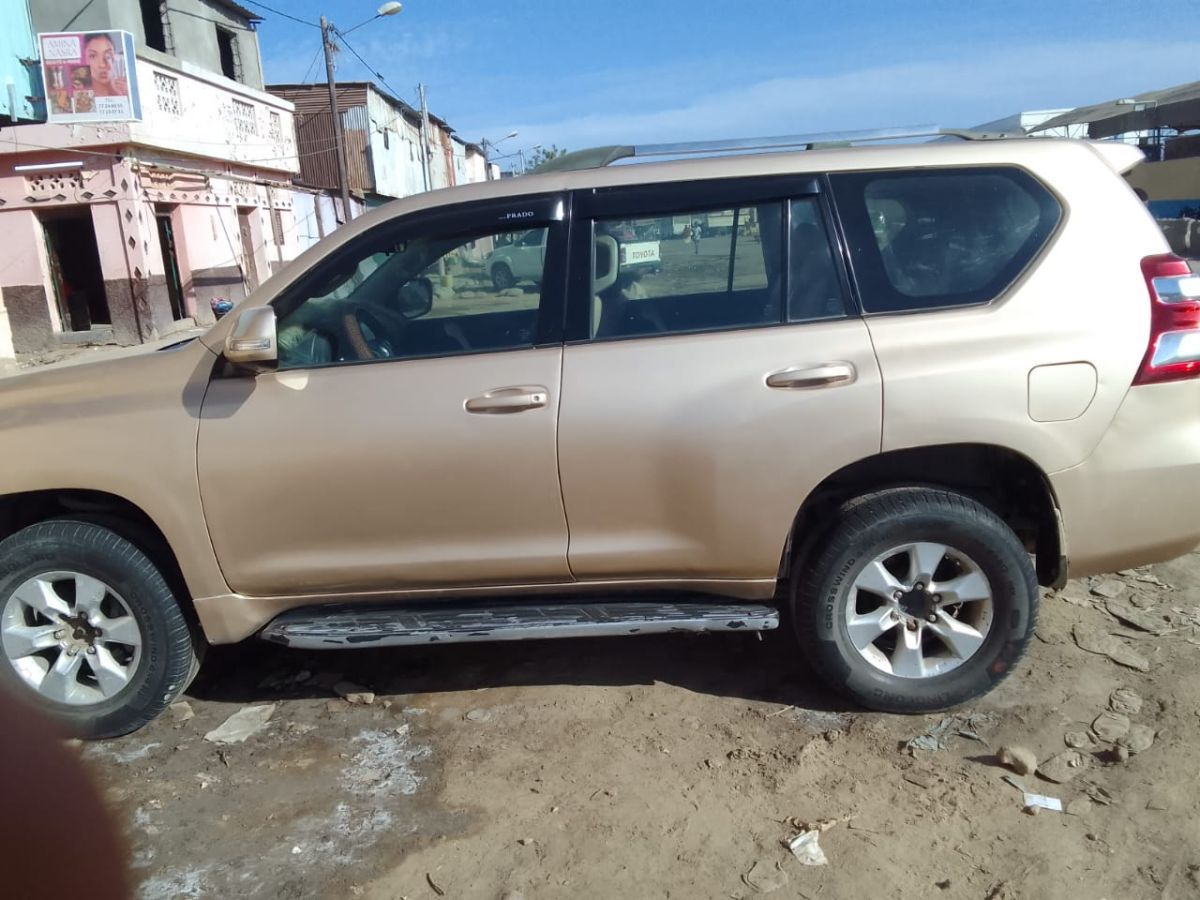 Toyota Prado diesel 4x4, transmission manuelle, bon état