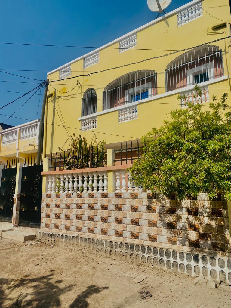 Appartement F4 150 m2 avec grande terrasse à Balbala Cheikh Moussa