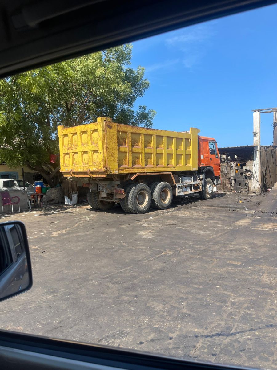 Camion Howo Sinotruck 24m3 en bon état